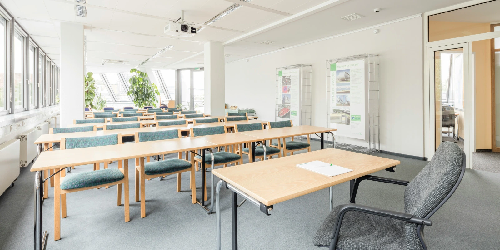 Combiner Études et Travail en Licence LEA